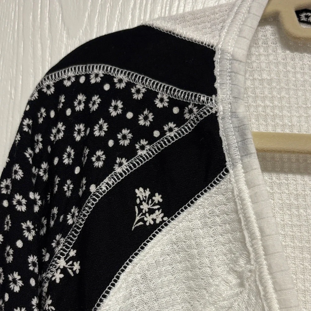 Free‎ People Black and White Knit Top